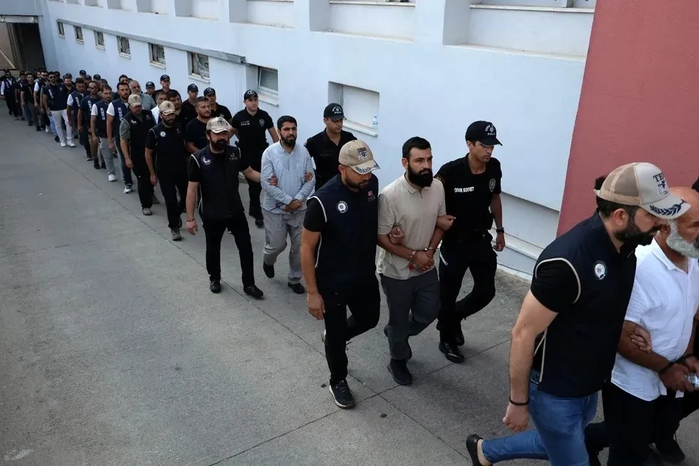 polis-fezlekesinde-alparslan-kuytul-yapilanmasi-mali-yapi-ve-orgut-semasi-cimer-kayitlarinda-6-bin-ihbar-1787415286537.jpeg Polis fezlekesinde Alparslan Kuytul yapılanması: Mali yapı ve örgüt şeması CİMER kayıtlarında! 6 bin ihbar-6