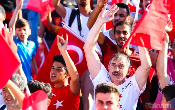 Milyonlar 15 Temmuz Şehitler Köprüsü'ne akın etti - 24