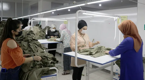 yaptiklari-isi-duyunca-tuyleriniz-urperecek-abd-icin-15-milyon-ceset-torbasi-diktiler-1621842765137.jpg Yaptıkları işi duyunca tüyleriniz ürperecek! ABD için 1,5 milyon ceset torbası diktiler-5