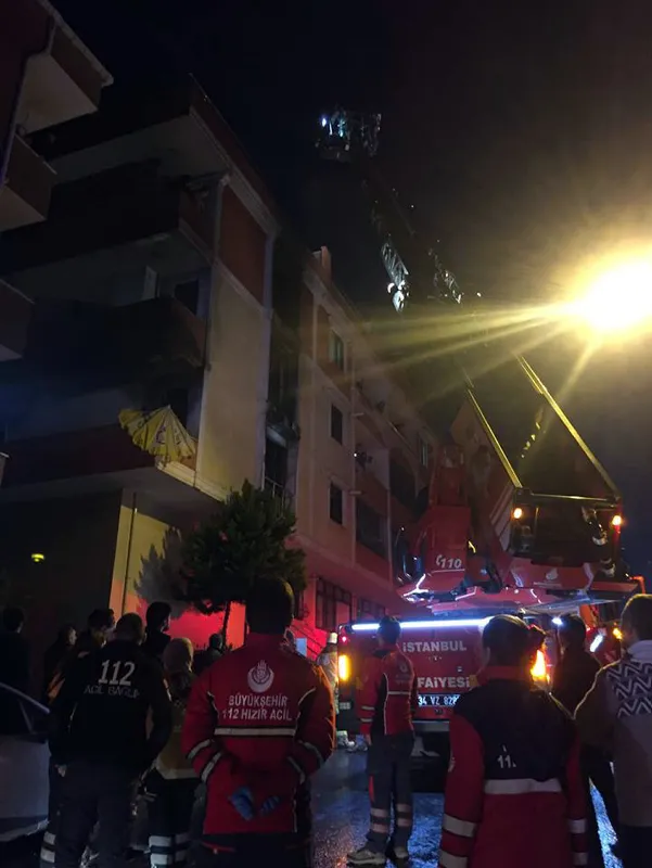 Maltepe'de yangın! 4'ü çocuk, 12 kişi... - 4