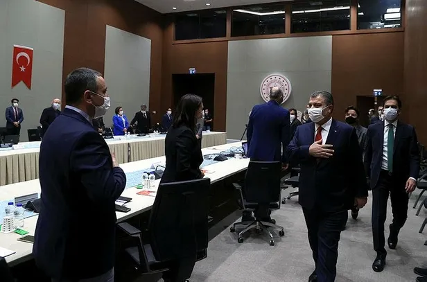 turkiyenin-umudu-bu-odada-saglik-bakani-fahrettin-koca-yerli-asi-ortak-calisma-grubu-toplantisina-baskanlik-etti-1602609858744.jpeg Türkiye'nin umudu bu odada! Sağlık Bakanı Fahrettin Koca, Yerli Aşı Ortak Çalışma Grubu Toplantısı'na başkanlık etti-1