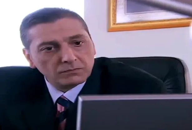 kurtlar-vadisinde-konseyin-en-can-alici-isimlerinden-birisiydi-ramoya-tufan-gibi-geliyor-sapkanin-ardindaki-kisi-1612160825543.jpg Kurtlar Vadisi'nde konseyin en can alıcı isimlerinden birisiydi! Ramo'ya tufan gibi geliyor! Şapkanın ardındaki kişi...-9