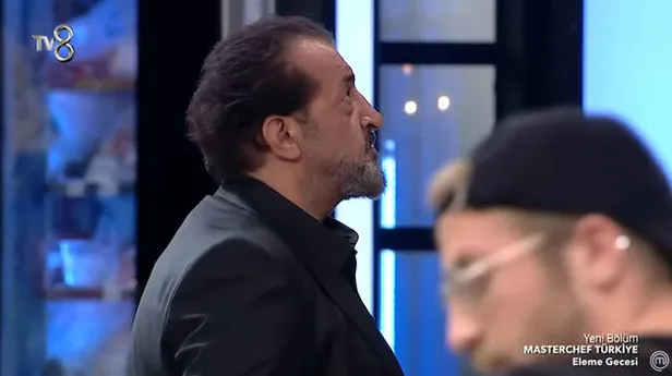 Masterchef'te Mehmet Yalçınkaya yine yarışmacı kovdu bir değil iki değil! Çenesini tutamayınca Mehmet Şef'in tepesi attı-5