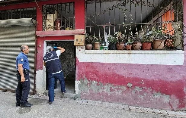 adanada-silahli-kavga-babasinin-yaninda-akrabasi-tarafindan-vuruldu-1654926601406.jpeg Adana'da silahlı kavga! Babasının yanında akrabası tarafından vuruldu-1