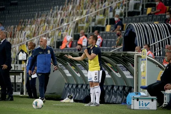 Ozan Tufan direkt kırmızı kart gördü, Emre Belözoğlu çılgına döndü! - 2