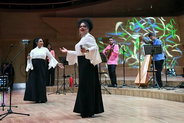 emine-erdogan-baskent-kultur-yolu-festivaline-katildi-1654034236864.jpg Emine Erdoğan, Başkent Kültür Yolu Festivaline katıldı-2