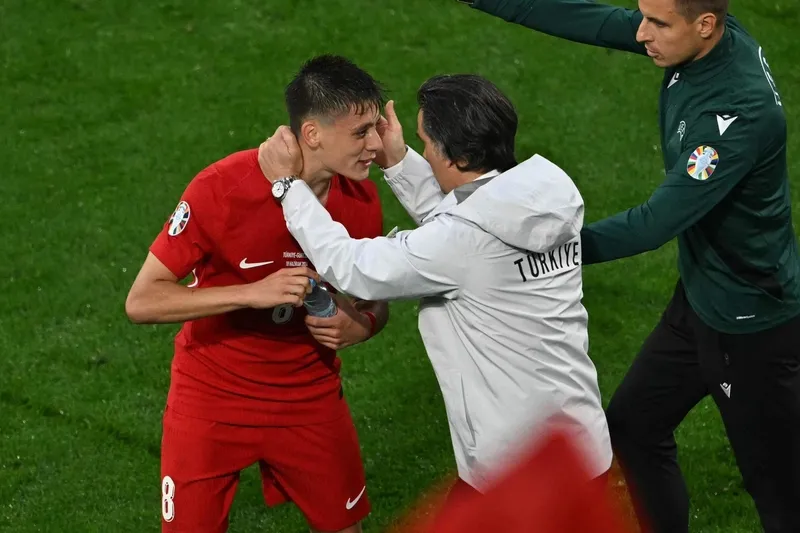 hakan-calhanogludan-arda-guler-aciklamasi-neden-oynamadi-1719154264532.jpeg Hakan Çalhanoğlu'dan Arda Güler açıklaması! Neden oynamadı?-5