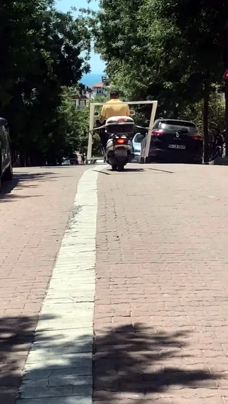 avcilarda-motosikletle-olume-davetiye-cikaran-yolculuk-1659249026116.jpg Avcılar'da motosikletle ölüme davetiye çıkaran yolculuk-7