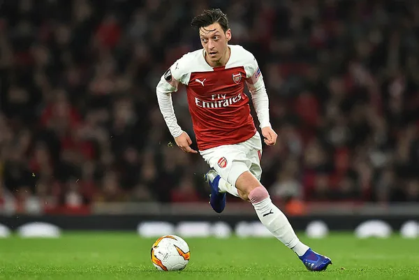 zenitten-fenerbahcelileri-uzen-mesut-ozil-cevabi-galatasaraya-gitmeliydi-daha-buyuk-kulup-1610917789443.jpg Zenit'ten Fenerbahçelileri üzen Mesut Özil cevabı! "Galatasaray'a gitmeliydi, daha büyük kulüp"-4