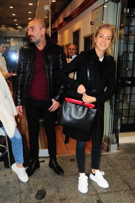 Burcu Esmersoy'un nişanlısı Berk Suyabatmaz kesenin ağzını açtı-4