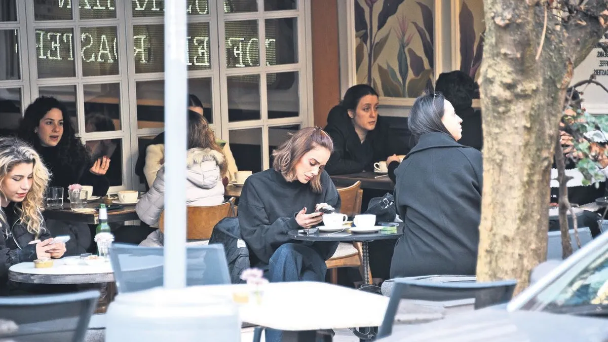 Bestemsu Özdemir'den Nişantaşı'nda kahve keyfi!