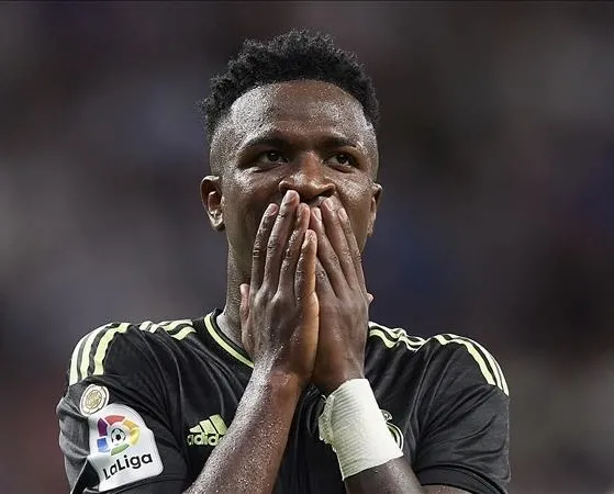 Vinicius’tan Real Madrid’e ret!
