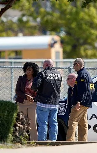 ABD’de liseye silahlı saldırı! Yaralılar var