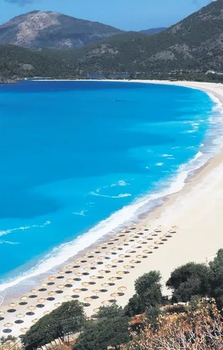 Fethiye'deki Ölüdeniz sahili boş kaldı