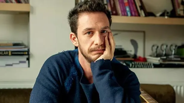 alina-boz-aski-mithat-can-ozer-ile-bayramda-portekiz-turu-800-bin-euroluk-1651865831654.jpeg Alina Boz ve 43 yaşındaki sevgilisi Mithat Can Özer'in Portekiz'de aşk tatili! 800 bin Euro'luk...-4