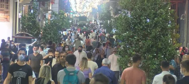 İstiklal Caddesi’nde hafta sonu yoğunluğu