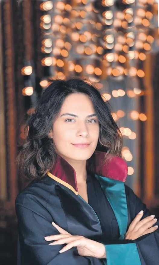 İstanbul Bağcılar'da kız arkadaşıyla tartışan genç, talihsiz kıza el bombası attı (Yaşam haberleri)-1