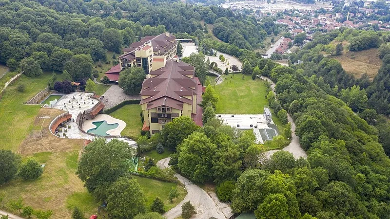 grand-kartal-faciasinin-ardindan-yeni-gelisme-1785266059234.jpeg Grand Kartal faciasının ardından yeni gelişme! Halit Ergül'ün ruhsatsız lojmanı yıkıldı-3