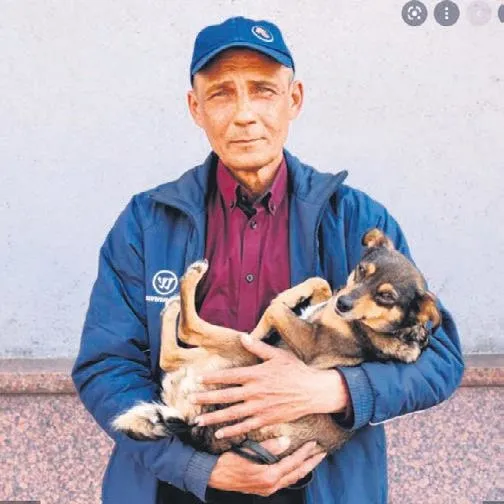 Rus askeri, Kiev'de yargılandığı mahkemede öldürdüğü eski KGB ajanın eşinin yüzüne bakamadı-1