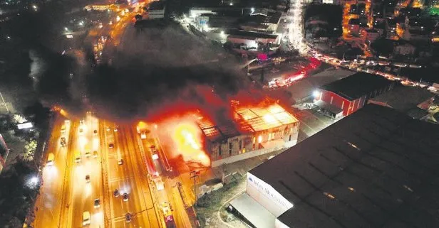 Kocaeli Gebze’deki bir sünger fabrikasında korkutan yangın