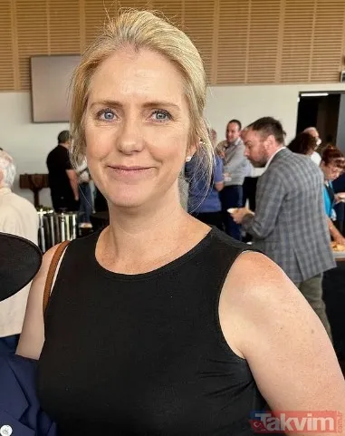 Neden Kilo Alıyoruz? Perimenopoz sürecinde hormon dengesi değişiyor. Vücut, oestrogen azaldığında yağları basen bölgesinden karın bölgesine (göbek kısmına)...