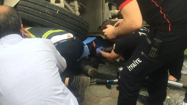 Son dakika: İzmit'te halk otobüsü devrildi: Yaralılar var-5