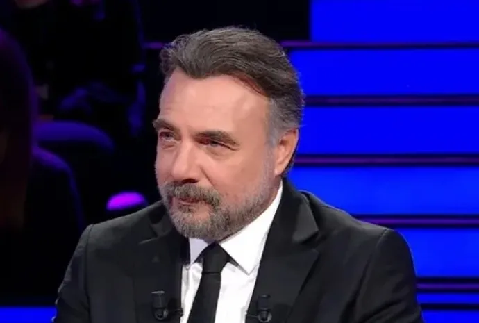 Hangisi midye, istiridye vb. deniz hayvanlarının kabuğunda bulunan bir maddedir?