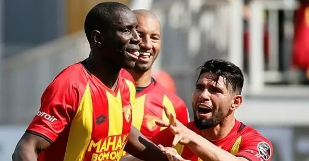 İzmir’de Demba Ba şov!