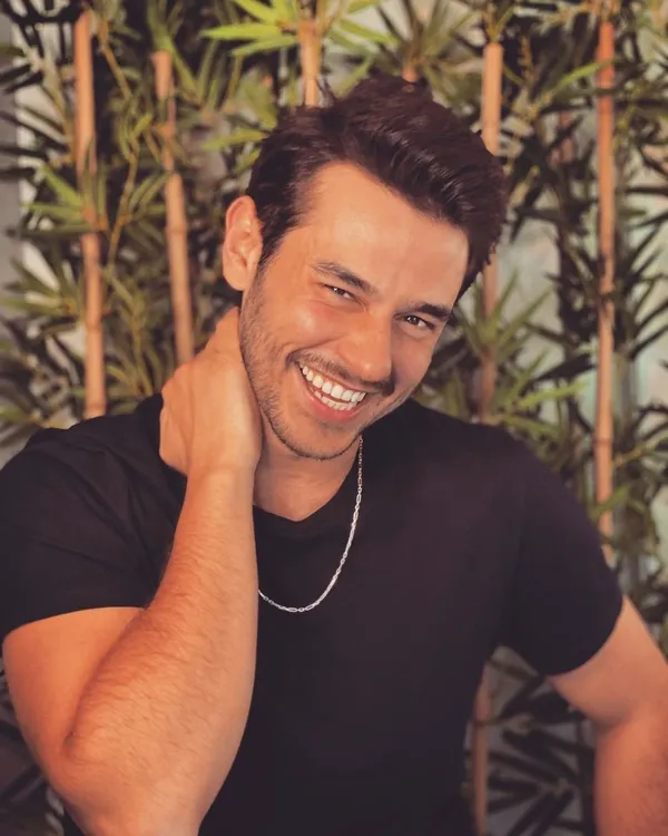 irem-derici-senden-vazgecemem-dedi-biricik-sevgilisi-cem-belevi-fena-aska-geldi-bakin-nasil-karsilik-verdi-sos-1646515435501.jpg İrem Derici ‘senden vazgeçemem’ dedi! Biricik sevgilisi Cem Belevi fena aşka geldi bakın nasıl karşılık verdi! Sosyal medya alev aldı-2