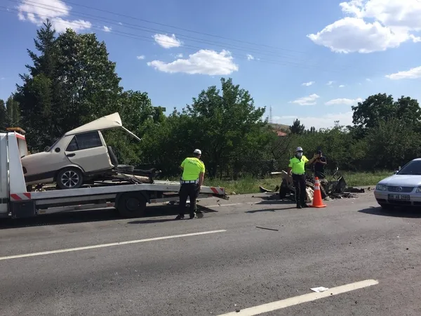 ankarada-zincirleme-trafik-kazasi-bir-otomobil-ikiye-bolundu-10-yarali-ankara-sehir-hastanesine-kaldirildi-1626645749589.jpg Ankara'da zincirleme trafik kazası: Bir otomobil ikiye bölündü, 10 yaralı Ankara Şehir Hastanesine kaldırıldı-3