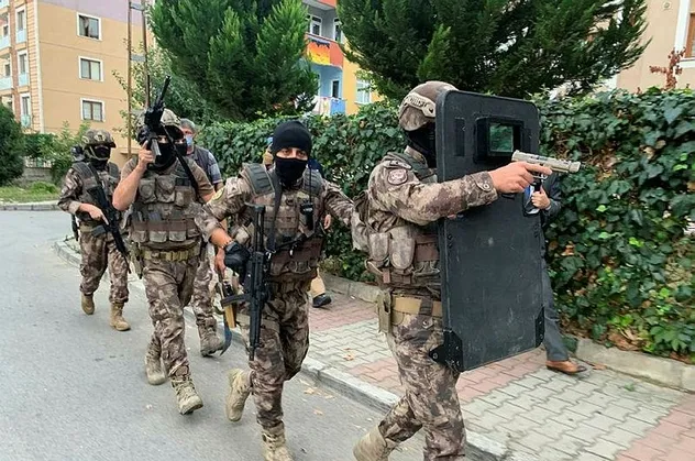 Son dakika: Kartal'da helikopter destekli 13 adrese eş zamanlı uyuşturucu operasyonu