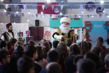 Maarifin Kalbinde Ramazan: Öğrenciler davul çalıp mani okudu koridorlar hilal ve yıldız figürleriyle süslendi