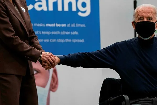 Dünya merakla bekliyordu! ABD'nin seçilmiş başkanı Joe Biden da koronavirüs aşısı oldu-4