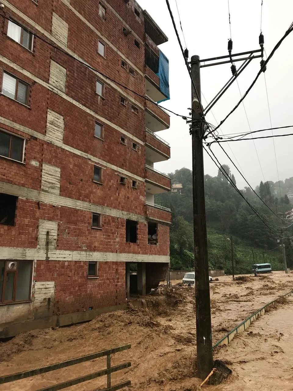 Rize’yi sel vurdu! Evleri su bastı  - 5