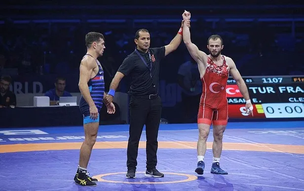 milli-sporcu-enes-basar-dunya-gures-sampiyonasinda-bronz-madalya-kazandi-1695577531331.jpeg Milli sporcu Enes Başar, Dünya Güreş Şampiyonası'nda bronz madalya kazandı-3