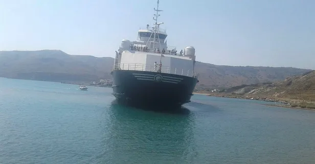 Gökçeada'da feribot karaya oturdu