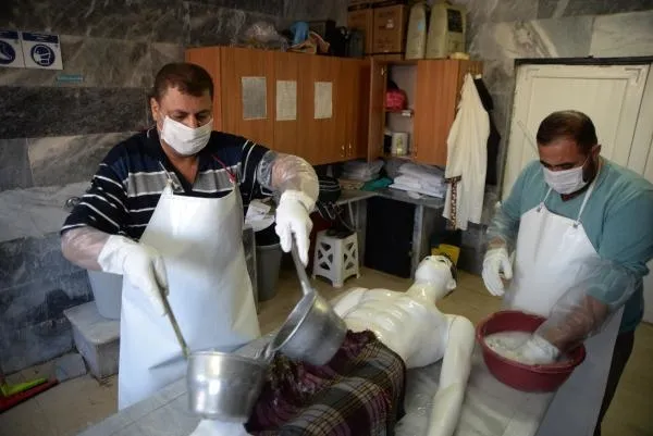 SON DAKİKA: Koronavirüs pandemisinde gassalların zorlu sınavı: Herkes buna cesaret edemez!-2