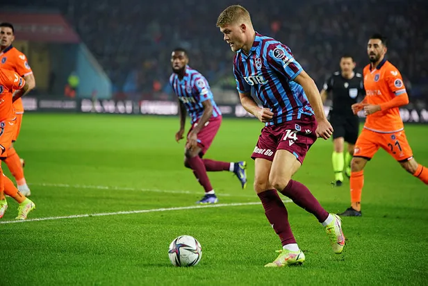 trabzonda-sessiz-gece-trabzonspor-0-0-basaksehir-mac-sonucu-ozet-1640455125913.jpg Trabzon'da sessiz gece! (Trabzonspor 0-0 Başakşehir MAÇ SONUCU ÖZET)-5