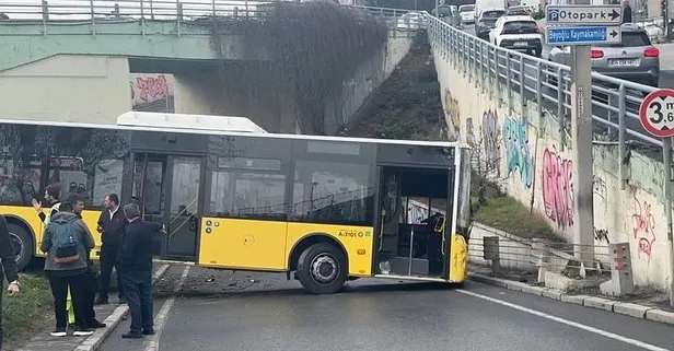 Yine İETT yine kaza: Refüjü aşıp karşı şeride geçti! Beyoğlu’nda yol trafiğe kapatıldı
