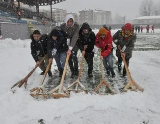 Trabzon'da yağan kar, maç iptal ettirdi! Saha taraftara kaldı...