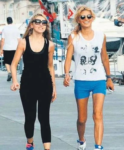 Hadise’den kötü sürpriz! Eski yaşam koçu Şeyda Coşkun’a doğum gününde taş attı...