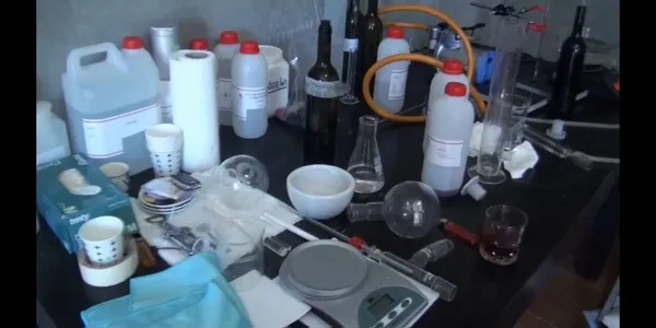 İstanbul'da çiftlik evini zehir merkezine çevirmişler! Üç milyon uyuşturucu hap hedeflemişler-4