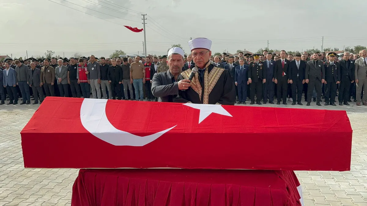 İstanbul Ümraniye'de şehit olan Emrah Büke son yolculuğuna uğurlandı: Göreve geçen yıl başlamıştı