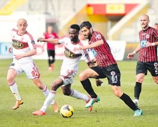 Gençler direğe takıldı