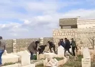 Esed rejimi mezarlıkları da yıkıyor!
