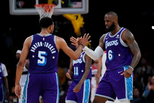 lebron-james-nba-tarihine-gecti-30-bin-sayi-10-bin-ribauntla-ilke-imza-atti-1647244126034.jpg LeBron James NBA tarihine geçti! 30 bin sayı, 10 bin ribauntla ilke imza attı-3