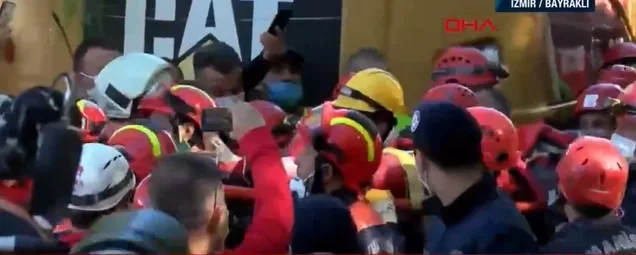 SON DAKİKA! İzmir’de 7 yaşındaki Umut Perinçek enkaz altından kurtarıldı! İşte o anlar...