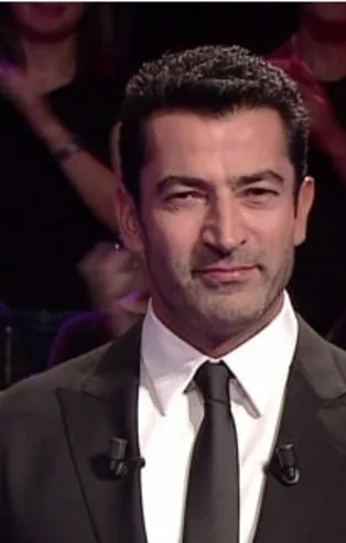 2015'te İngiltere'de 19 yaşındaki Adam Armstrong bir yanlış anlaşılmadan dolayı uçak biletindeki adı Adam West şeklinde...