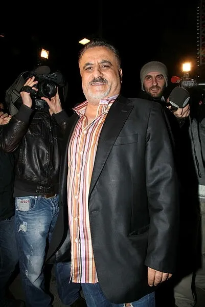 son-dakika-erol-kose-evinin-16-katindan-duserek-hayatini-kaybetti-1774271120651.jpeg Son dakika: Erol Köse evinin 16. katından düşerek hayatını kaybetti | İntihar şüphesi | Soruşturma başlatıldı-2