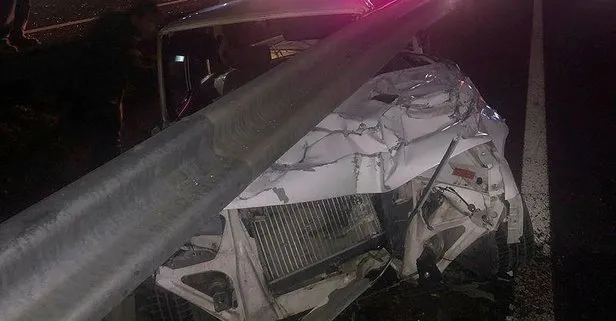 Ankara’da aynı istikamette giden otomobil beton mikserine arkadan çarptı! 3 kişi yaralandı